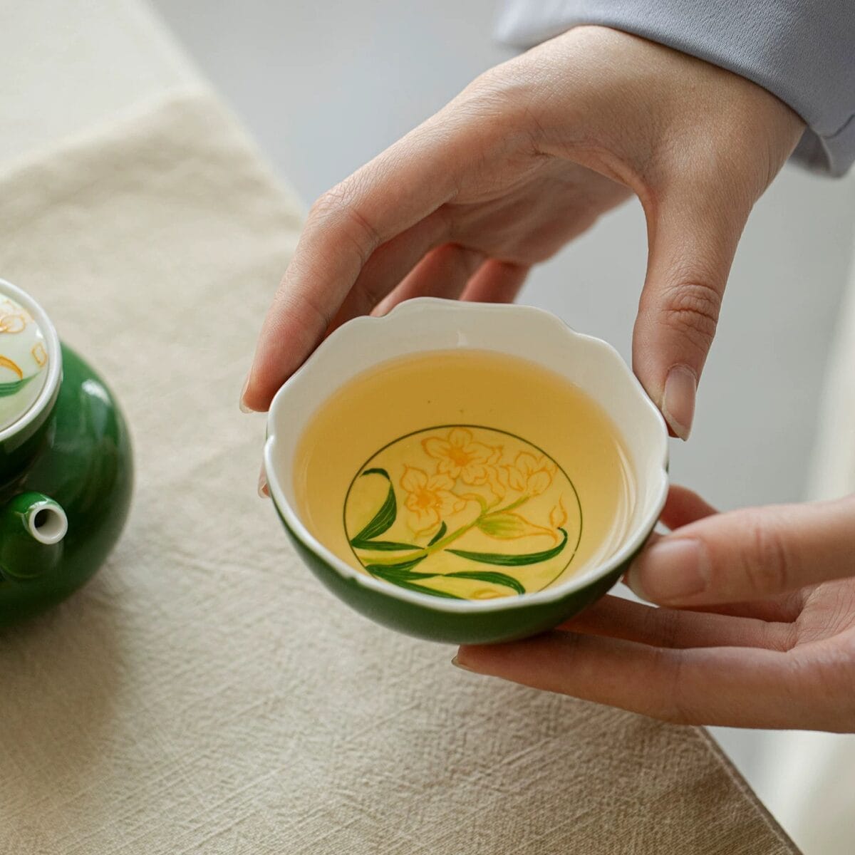 Narcissus Hand-Painted Travel Tea Set: Your Complete 3-Piece Tea Adventure