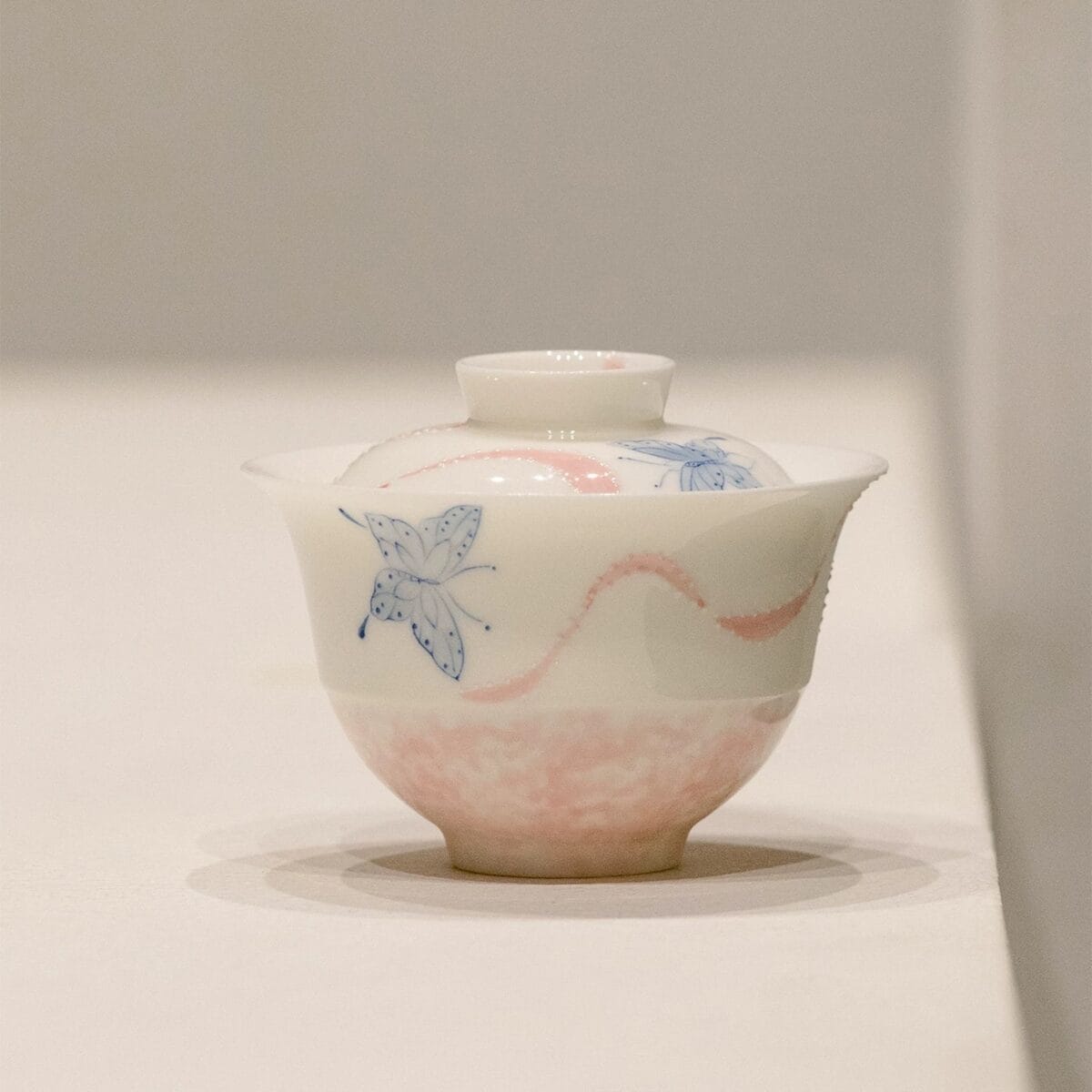 Lilac Butterfly Porcelain Gaiwan Set: A 3-Piece Masterpiece for Serene Moments