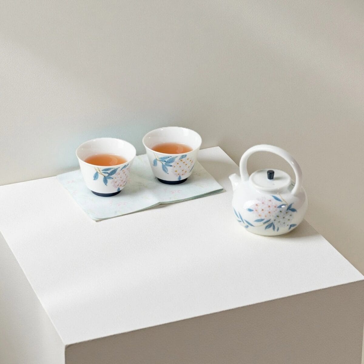 Hand-painted Hydrangea Treasure Flower Set: Your 4-Piece Floral Escape