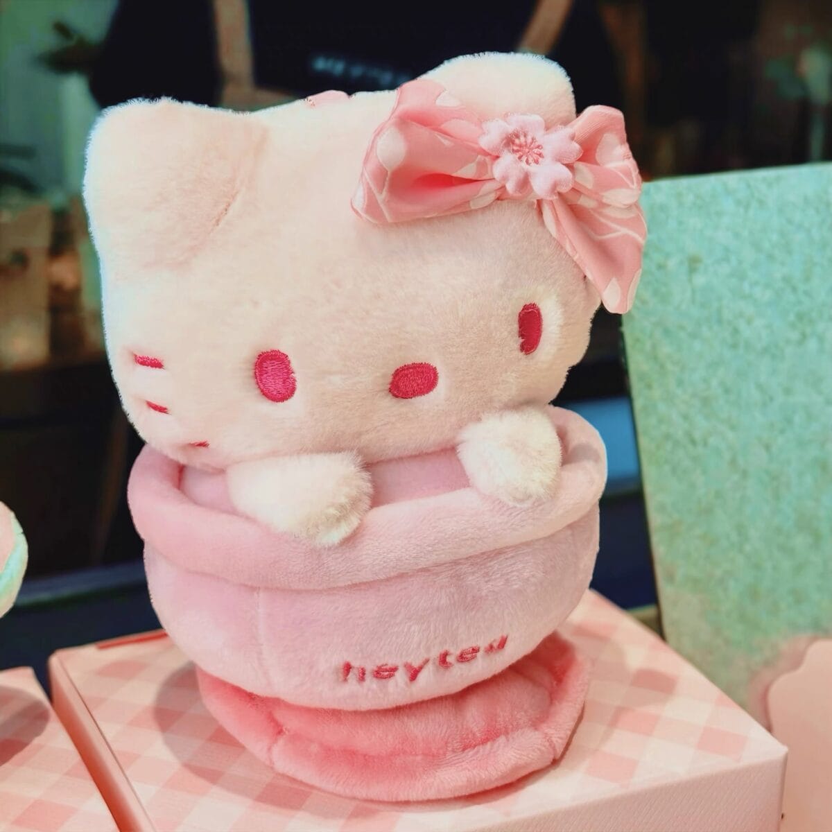 HeyTea Hello Kitty Plush Keychain