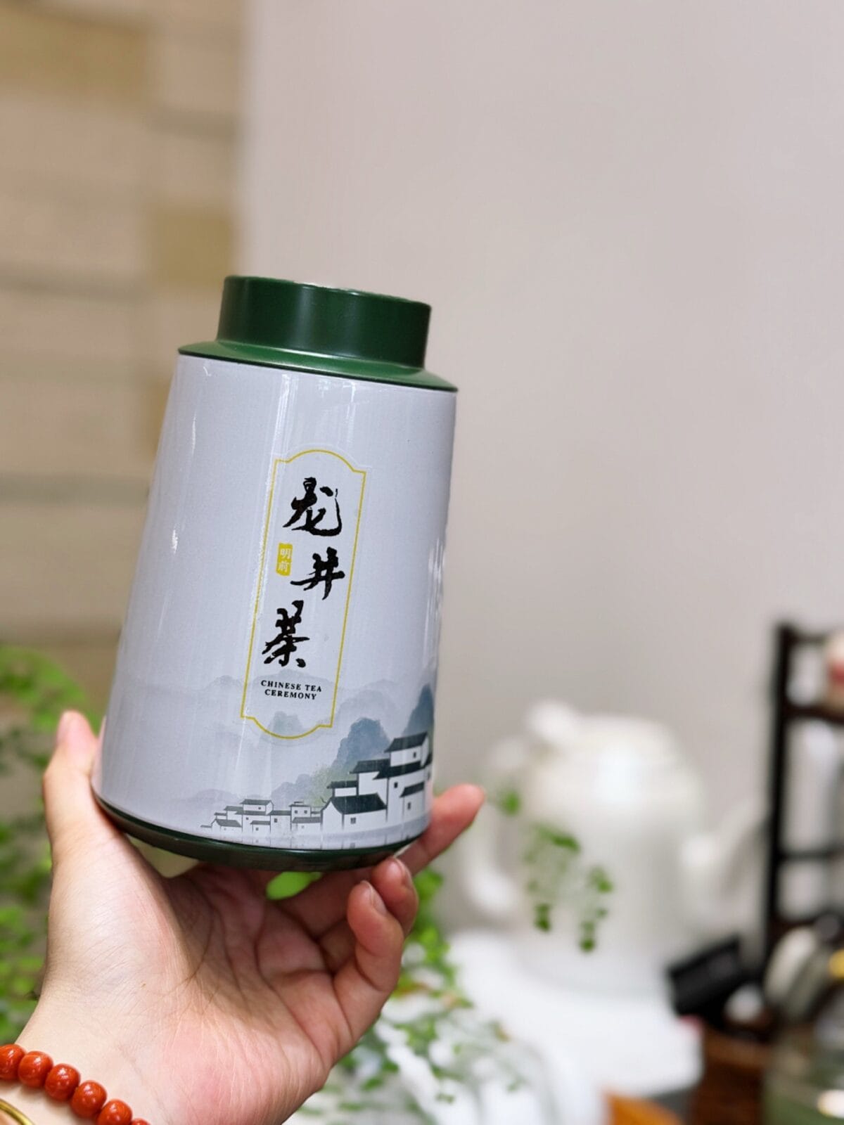 Bean Aroma Longjing Tea: 250g Tin of Vibrant, Pan-Fired Green Tea – Spring in a Cup