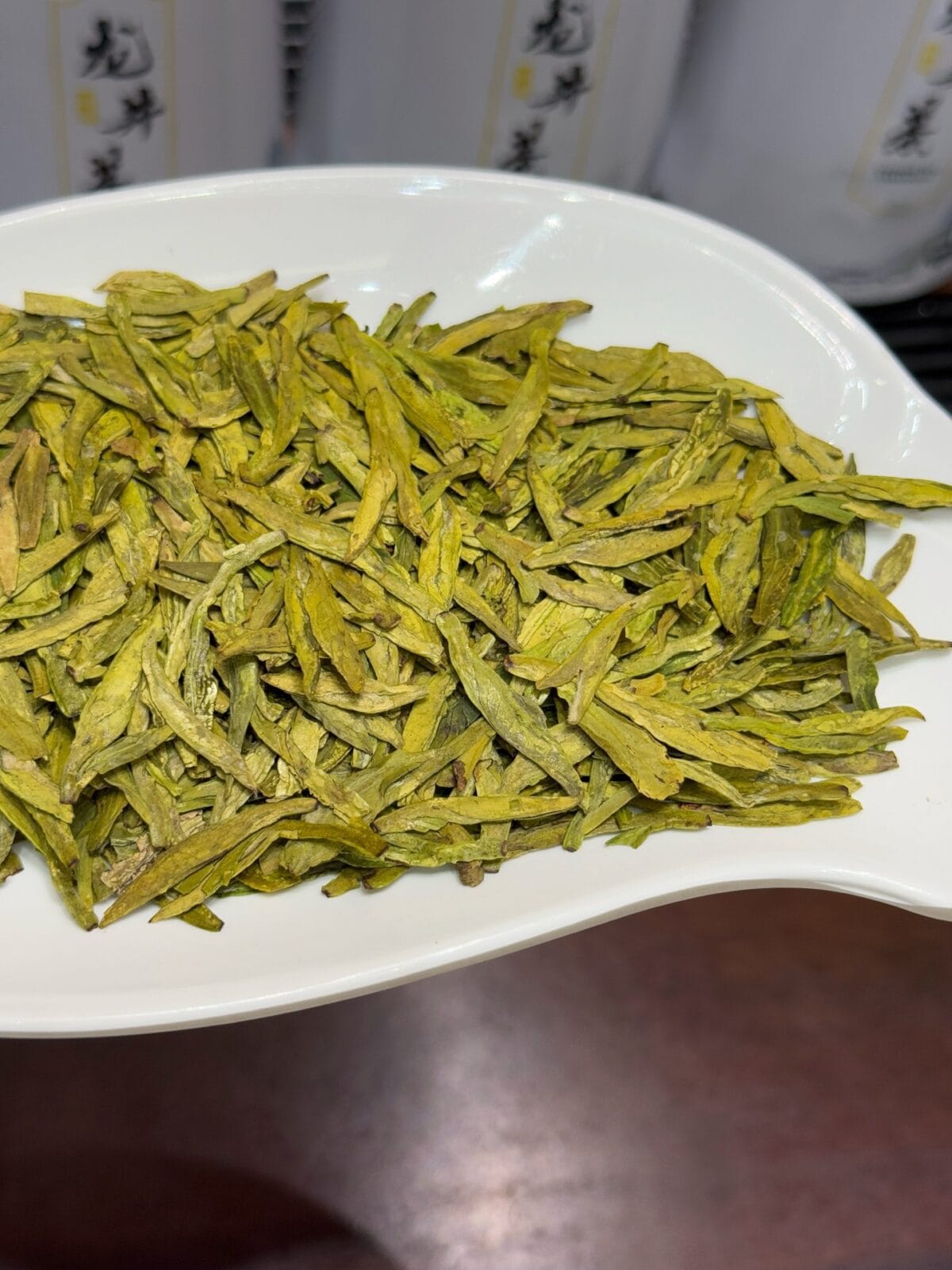 Bean Aroma Longjing Tea: 250g Tin of Vibrant, Pan-Fired Green Tea – Spring in a Cup