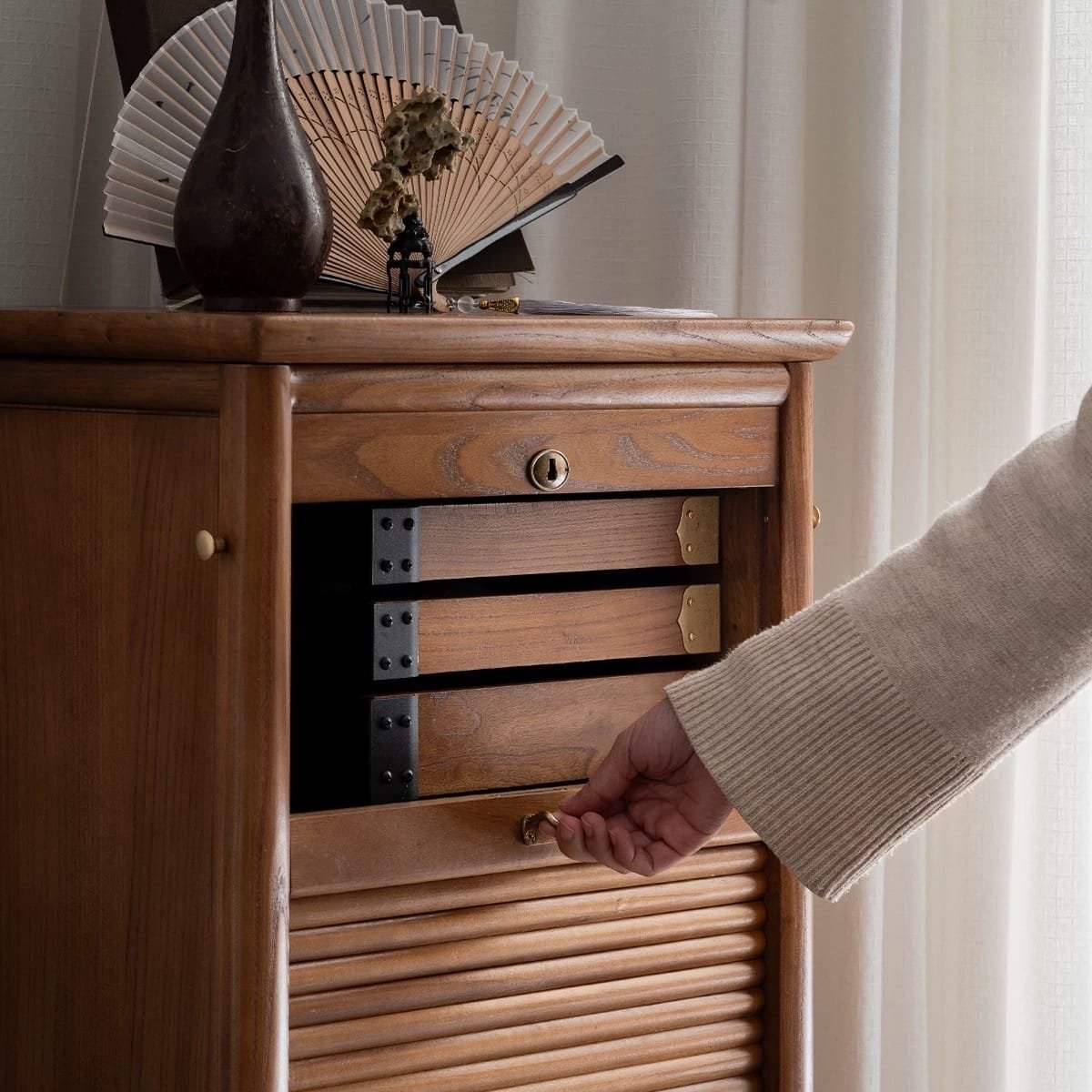 Rotating Wooden Tea Cabinet: 180° Smooth, Chinese Ming Style, Regret Not Buying Sooner